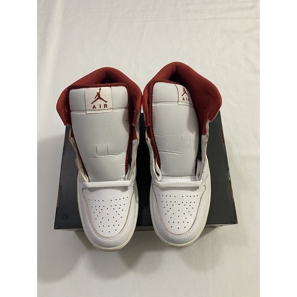 Athletic_Shoes
